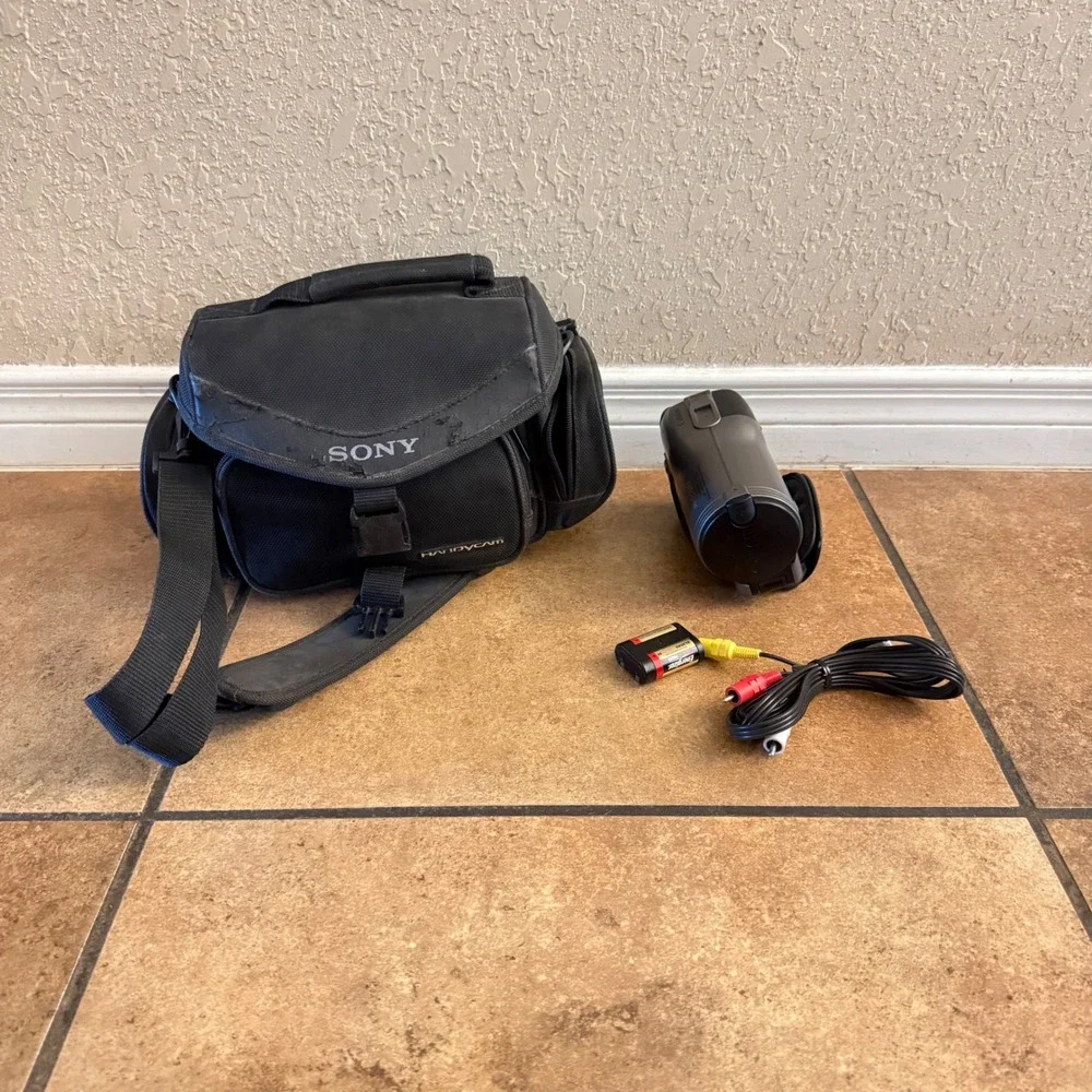 Canon Photura 35mm Film Camera 35-105mm Zoom Lens with Sony Handycam Case Bundle